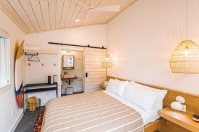 Mini Shortboard Room with a Queen Bed